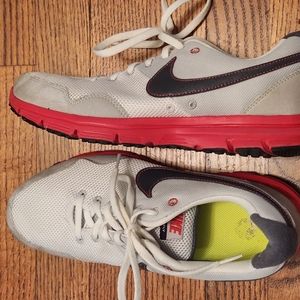 Nike Ladies Lunarfly Running Shoes White, Black, Grey and Hot Pink Size 9